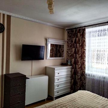 Продам простору 3 кімнатну квартиру в затишному районі міста