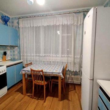 Сдам 3ком. квартиру, метро "Дворец Спорта", Каденюка 3. Доп только сч.