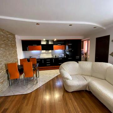 Двох  кімнатна та кухня вітальня