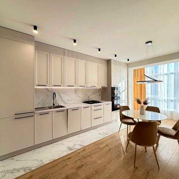 Продаєтся красива євротрійка з дизайнерським ремонтом  в ЦЕНТРІ міста! ЖК Містечко Центральне