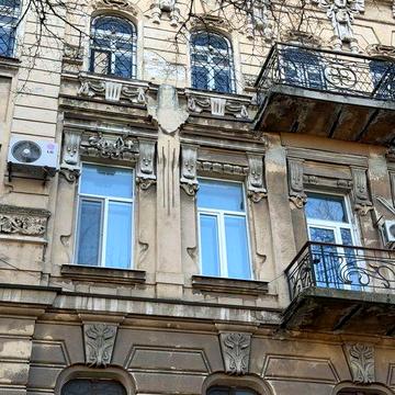 Парк Шевченко 3 кімн Маразлііська з балконом.