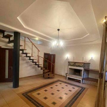 Продам 2-х этажный дом на Молдаванке. Камин.Газовое отопление. Терраса