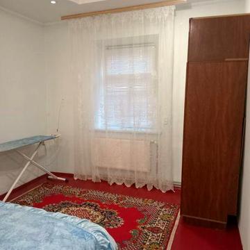 здається пів будинку 60 кв +380685820023