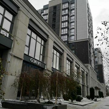 Костомарівська вул. (Щорса), 1