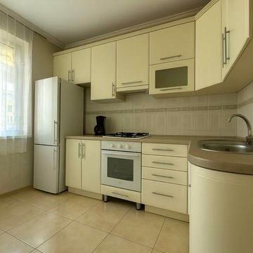 Продаж 2-кім квартира р-н ТЦ Майдан!