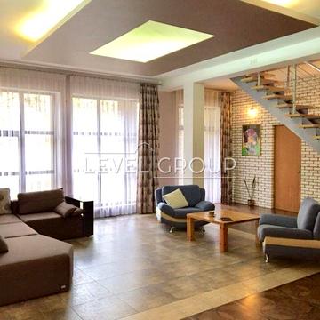 Лісова резиденція в межах Києва: Ваш ідеальний дім у Биківні