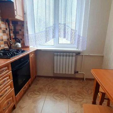 2р пр.Юності з ремонтом і меблями