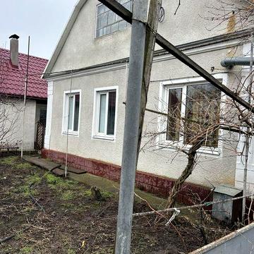 Одноповерховий будинок у Молодіжному