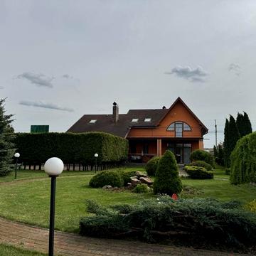 Продаж двохповерхового будинку