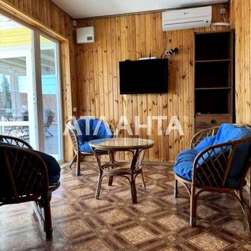 Раскошная дача возле моря