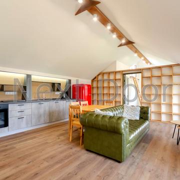 Богатирська вул., 32