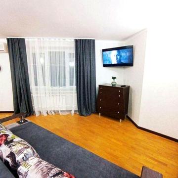 Продам 2-кімнатну квартиру з ремонтом, 10 хв до метро, Нагірний