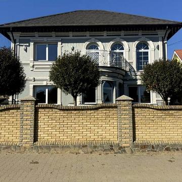 Продається два будинки Годилів