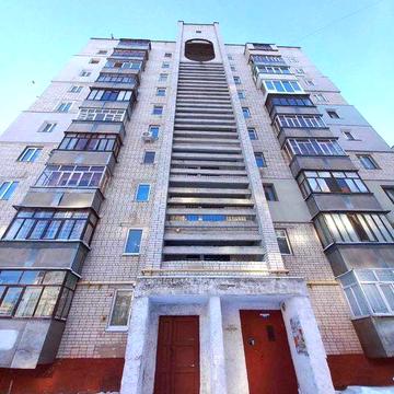 Продам 3 кімнатну квартиру в центрі міста , 4й поверх ( сертифікат)