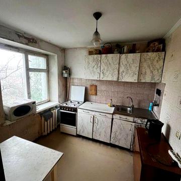 Алмазний тепла квартира біля зупинки вільна