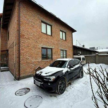 Продаж частини будинку з окремим входом та заїздом вул Шевченка, Львів