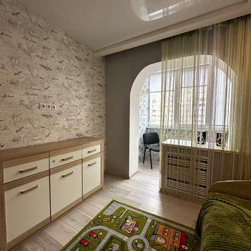 Продам шикарную трешку 4 этаж л/б Yanova