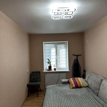 Продам свою двухкомнатную квартиру на Площади Независимости