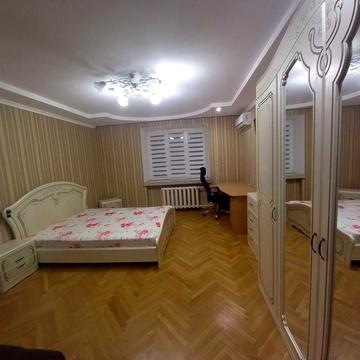 Здам велику однокімнатну квартиру метро  Диміївська.