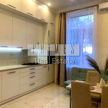 Продаж 3-к квартири Тарасівська Центр 62м Царський будинок Університет