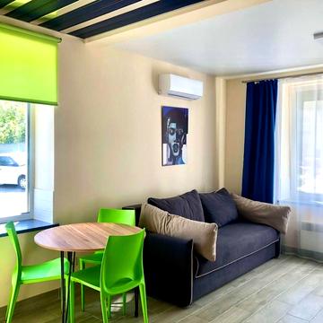 Лоцманський узвіз, 9д