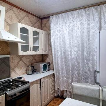 Оренда  квартири на Таврійському. Перший поверх .