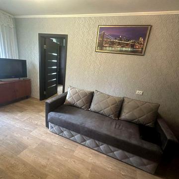 Без комісії !Продам 2 кім по Вадима Пугачова район 25 гімназії