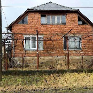 Продаж цегляного будинку