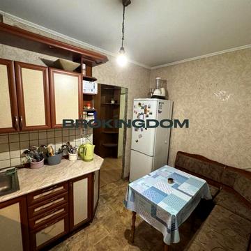 Продам 3х кімнатну квартиру + гараж біля НАУ, Любомира Гузара 10а