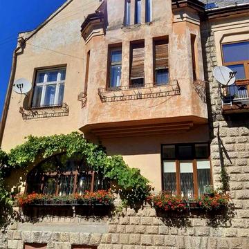 Продається квартира у центрі міста біля собору