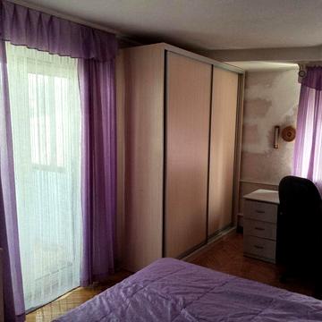 Центр ул. Андрющенко. Отопление и електричество постоянно.Двухкомнатна