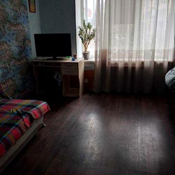 Двокімнатна гостинка все своє, капітальний ремонт (404812)