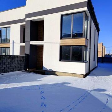 Продам котедж з комунікаціями. Район Щасливого