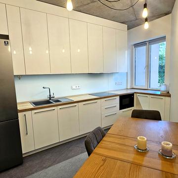 Новопольова вул., 2