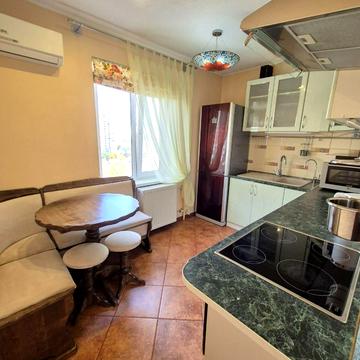 Чорнобильська вул., 21