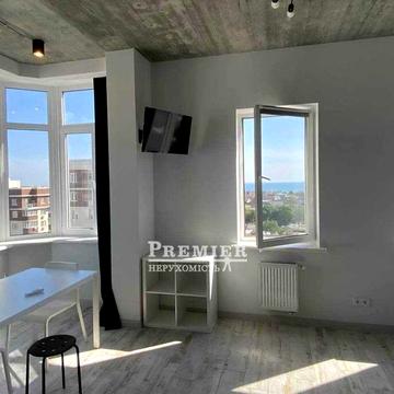 Продам квартиру з ремонтом та видом на море.