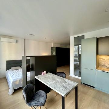 Василя Стуса вул., 35