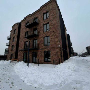 Здана 2 кімнатна !Можна робити ремонт! ЖК Долішній