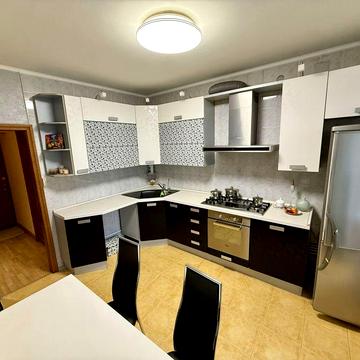 Большая трешка в доме 2000 года на ЮТЗ. 3/9 кирпич,автономка.