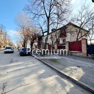 Степана Бандери вул., 6