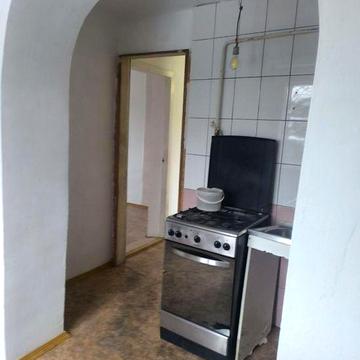 Просторий будинок є всі зручност +балкон.Оформлення мінімальне 42608