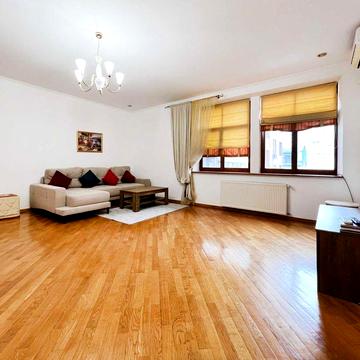 Оренда, Павлівська, 18, 4 кімнати, 155 м², Центр, Золоті Ворота 15 хв.