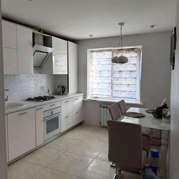 Героїв просп., 32