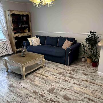 Звязківців вул., 7