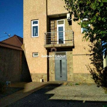 Двоповерховий приватний будинок / Слобідка