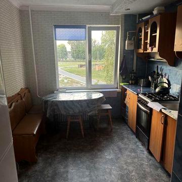 Продаж 3 кімнатна квартира с меблями та технікою.