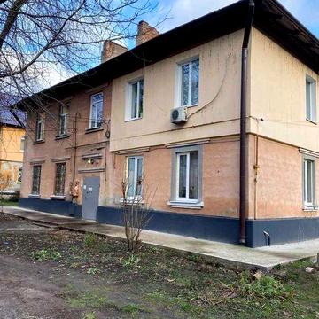 Продам 2 х комнатную квартиру на Строителей Титова