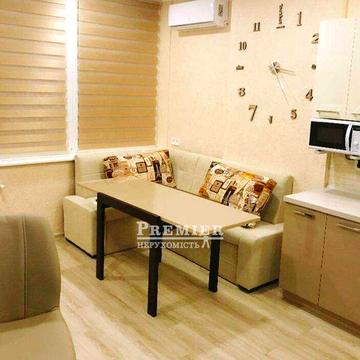 1-кімнатна квартира з капітальним ремонтом. Нові меблі, техніка.