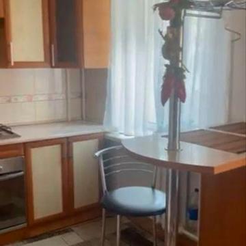 Здам укомплектовану квартиру з ремонтом по вул. Відінській