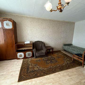 Ореда 1 кк квартири на Вінниченка . Житловий стан , диван , техніка